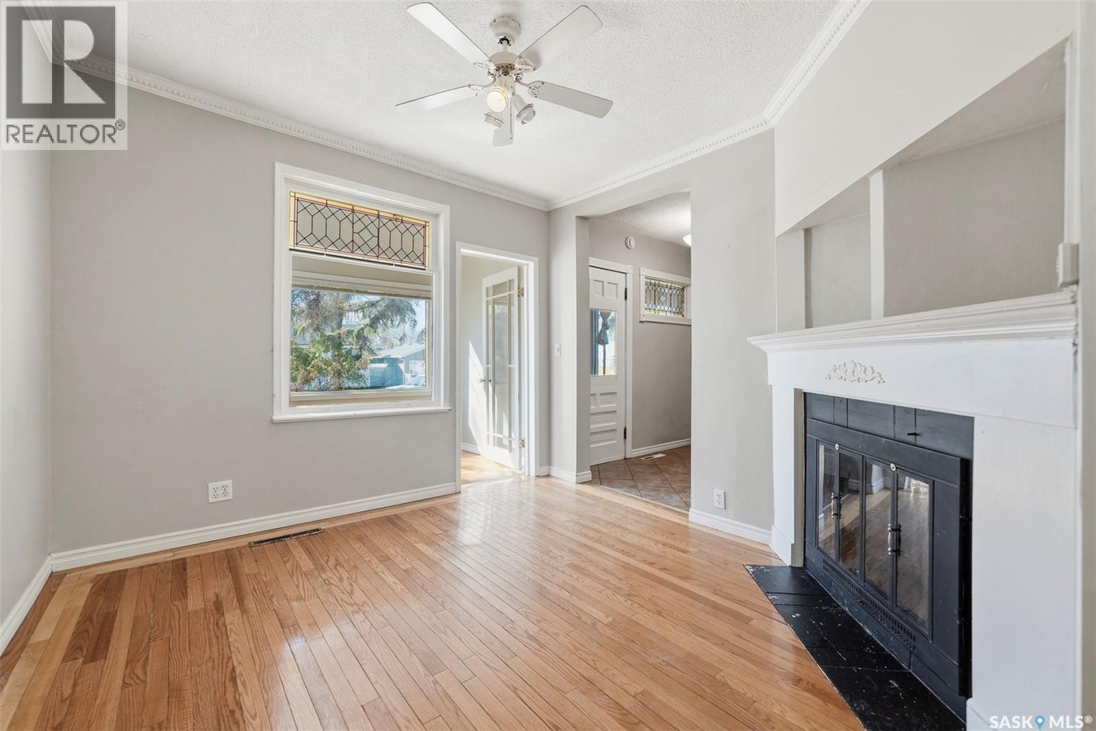 1336 H Avenue N, Saskatoon, SK - Indoor With Fireplace