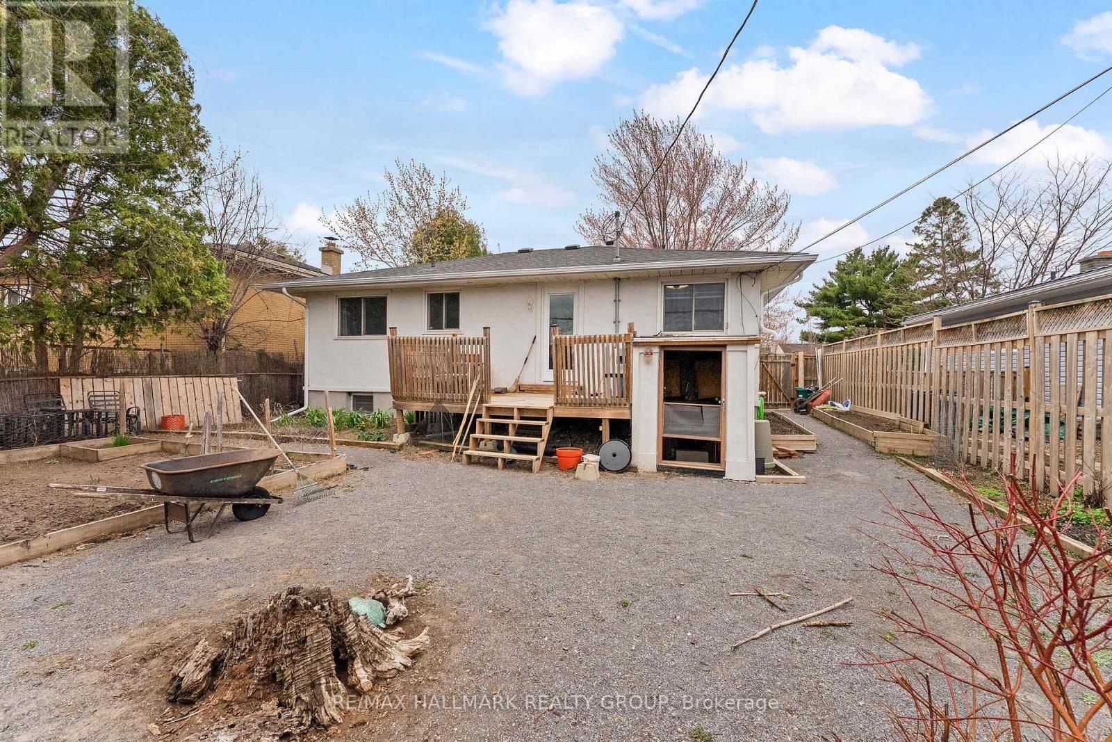 Spacious Back Yard - 1318 Avenue Q, Ottawa, ON - Outdoor