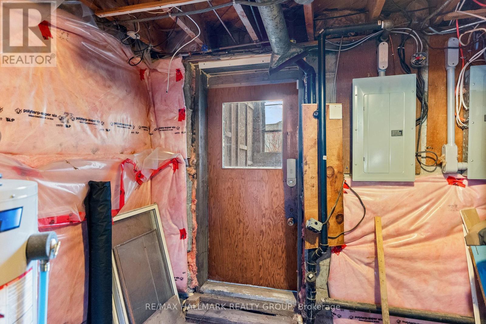 Exterior Access Door to Lower Level - 1318 Avenue Q, Ottawa, ON - Indoor Photo Showing Basement