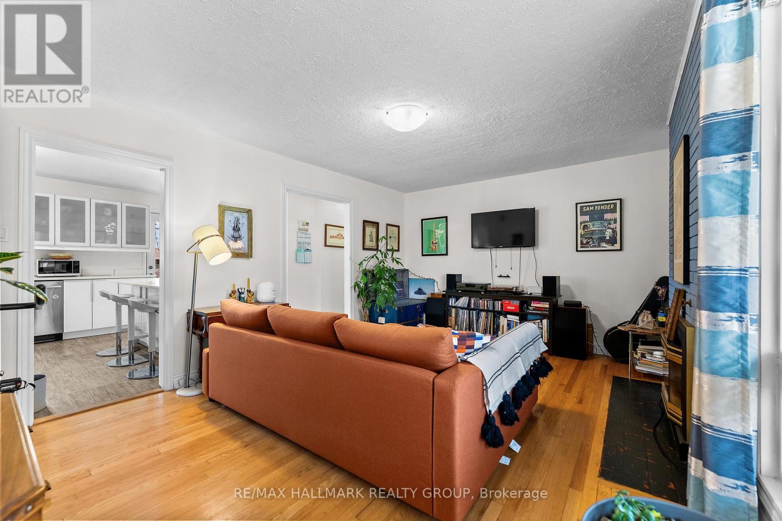 1318 Avenue Q, Ottawa, ON - Indoor