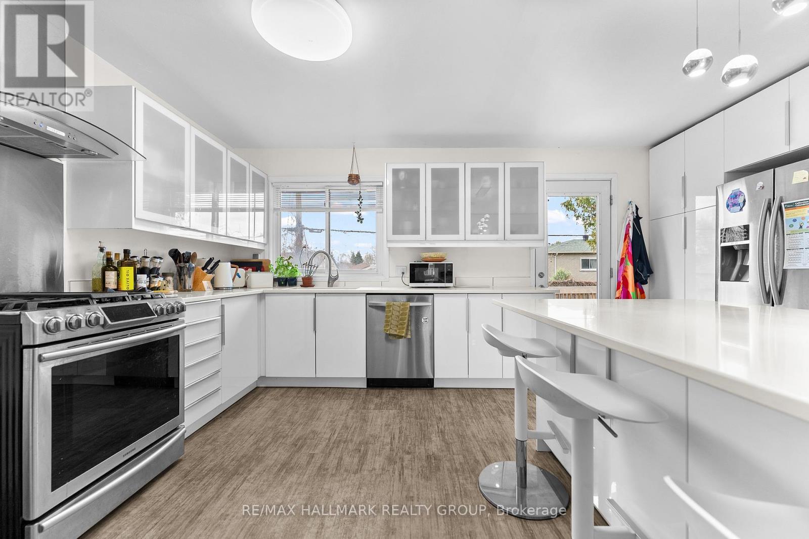 1318 Avenue Q, Ottawa, ON - Indoor Photo Showing Kitchen With Upgraded Kitchen