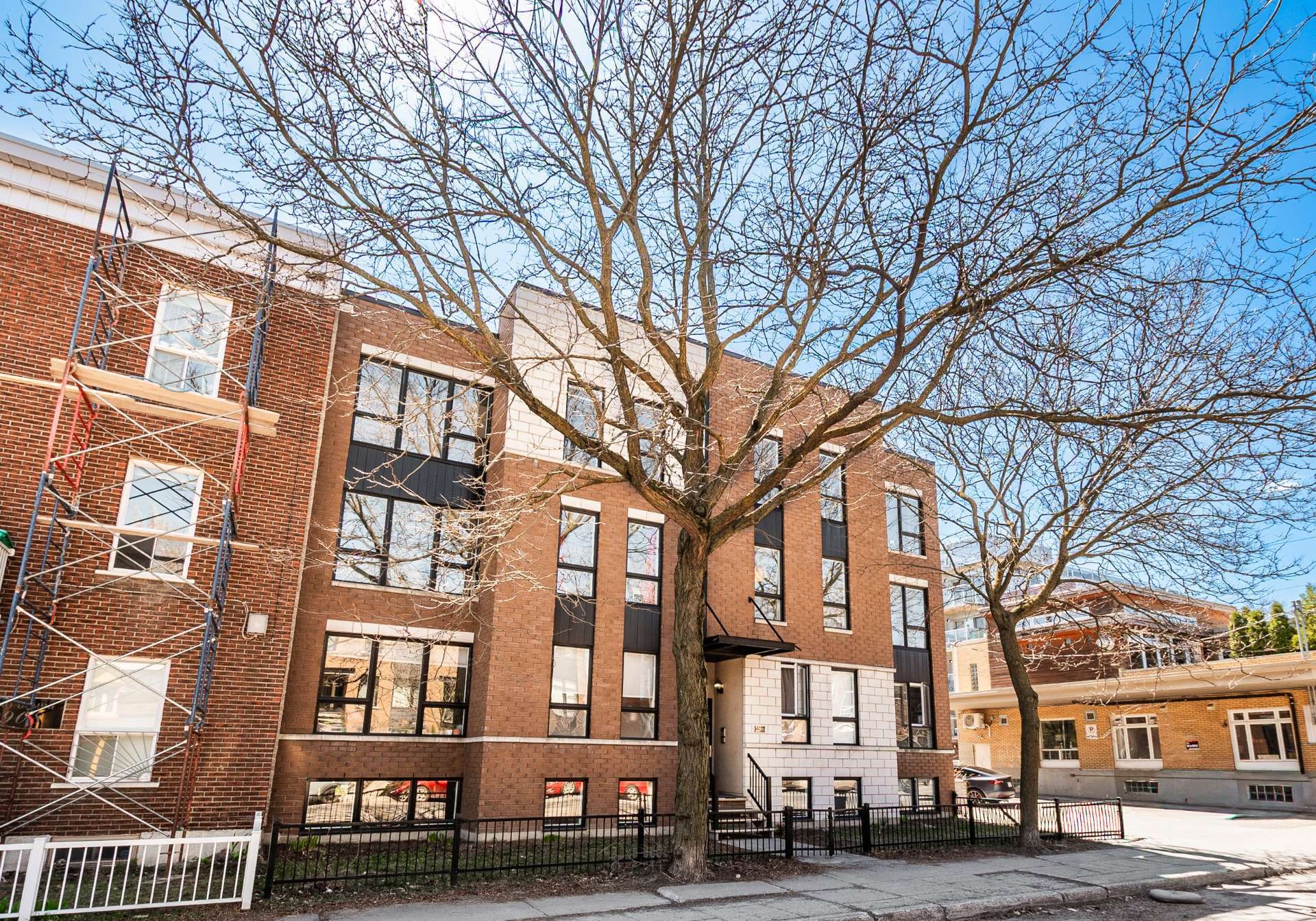 Front of Structure - 1-2200 Av. Letourneux, Montréal (Mercier/Hochelaga-Maisonneuve), QC - Outdoor
