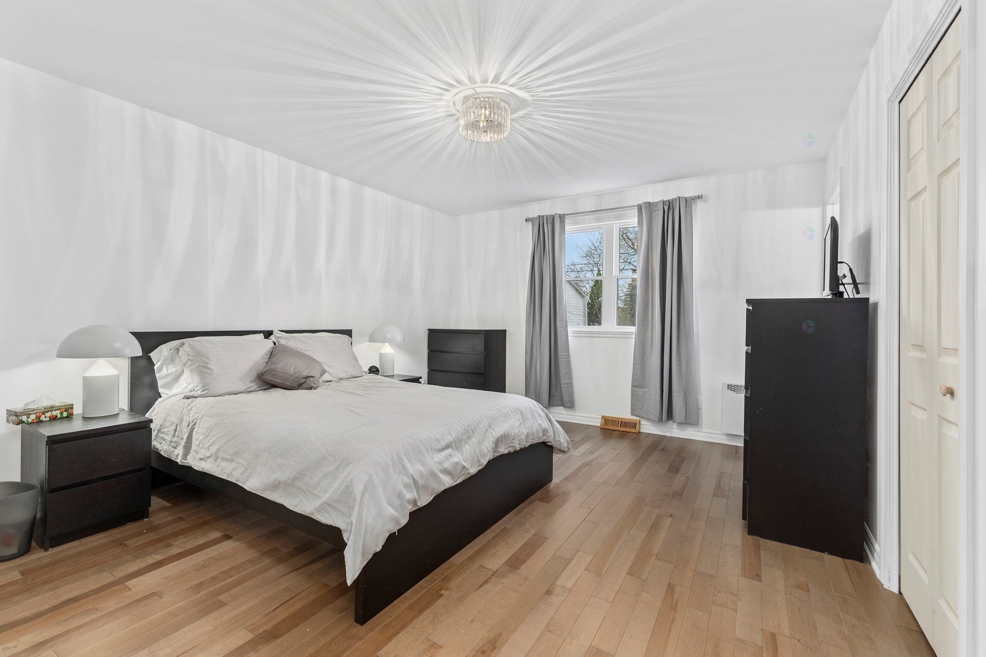Master Bedroom - 31 Rue Pasteur, Dollard-Des-Ormeaux, QC - Indoor Photo Showing Bedroom
