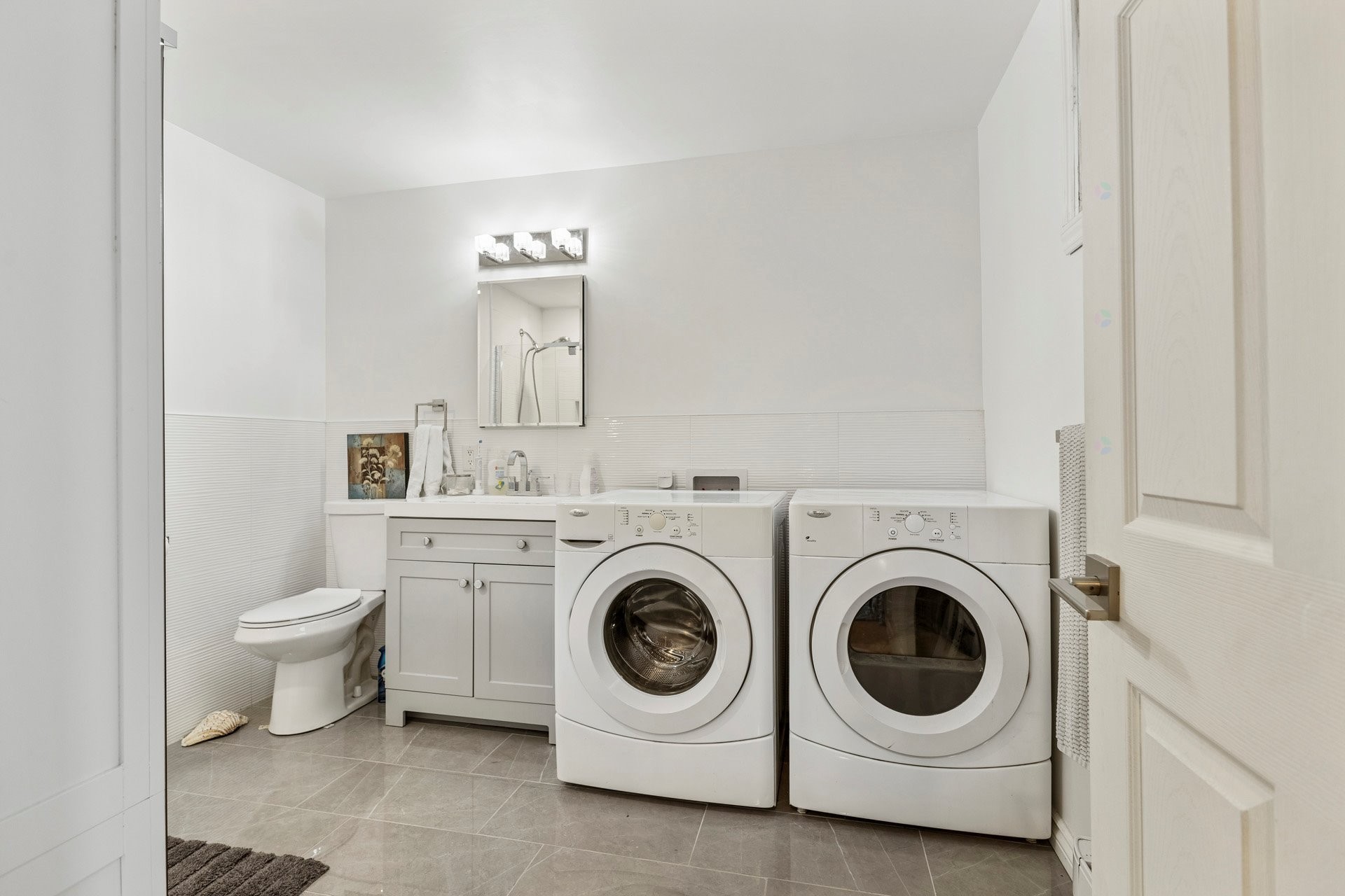 Bathroom - 31 Rue Pasteur, Dollard-Des-Ormeaux, QC - Indoor Photo Showing Laundry Room
