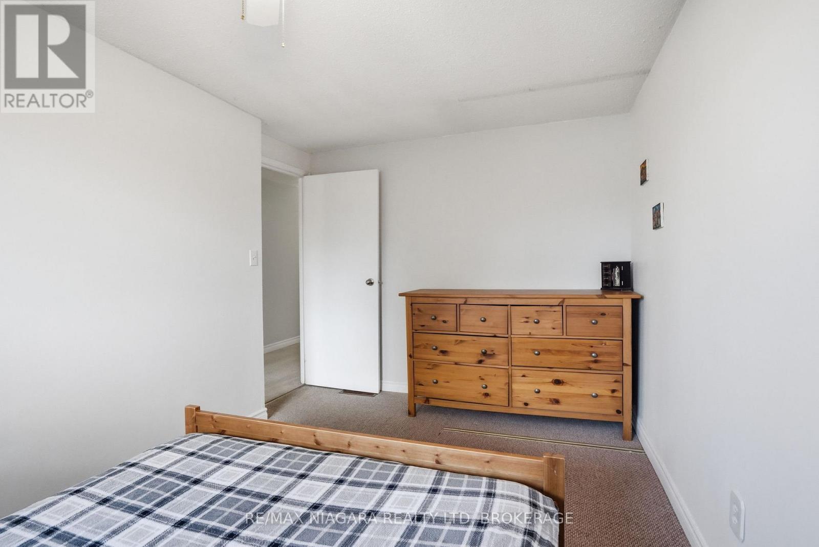 64 - 151 Linwell Road, St. Catharines (Lakeport), ON - Indoor Photo Showing Bedroom
