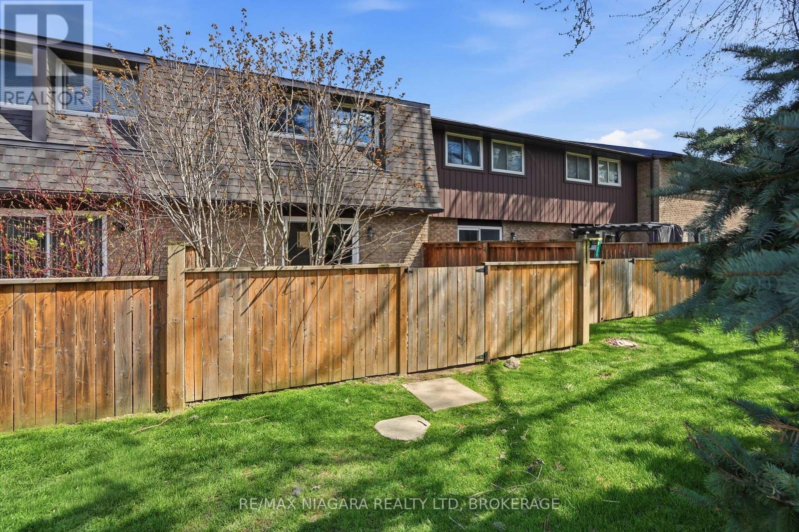 64 - 151 Linwell Road, St. Catharines (Lakeport), ON - Outdoor