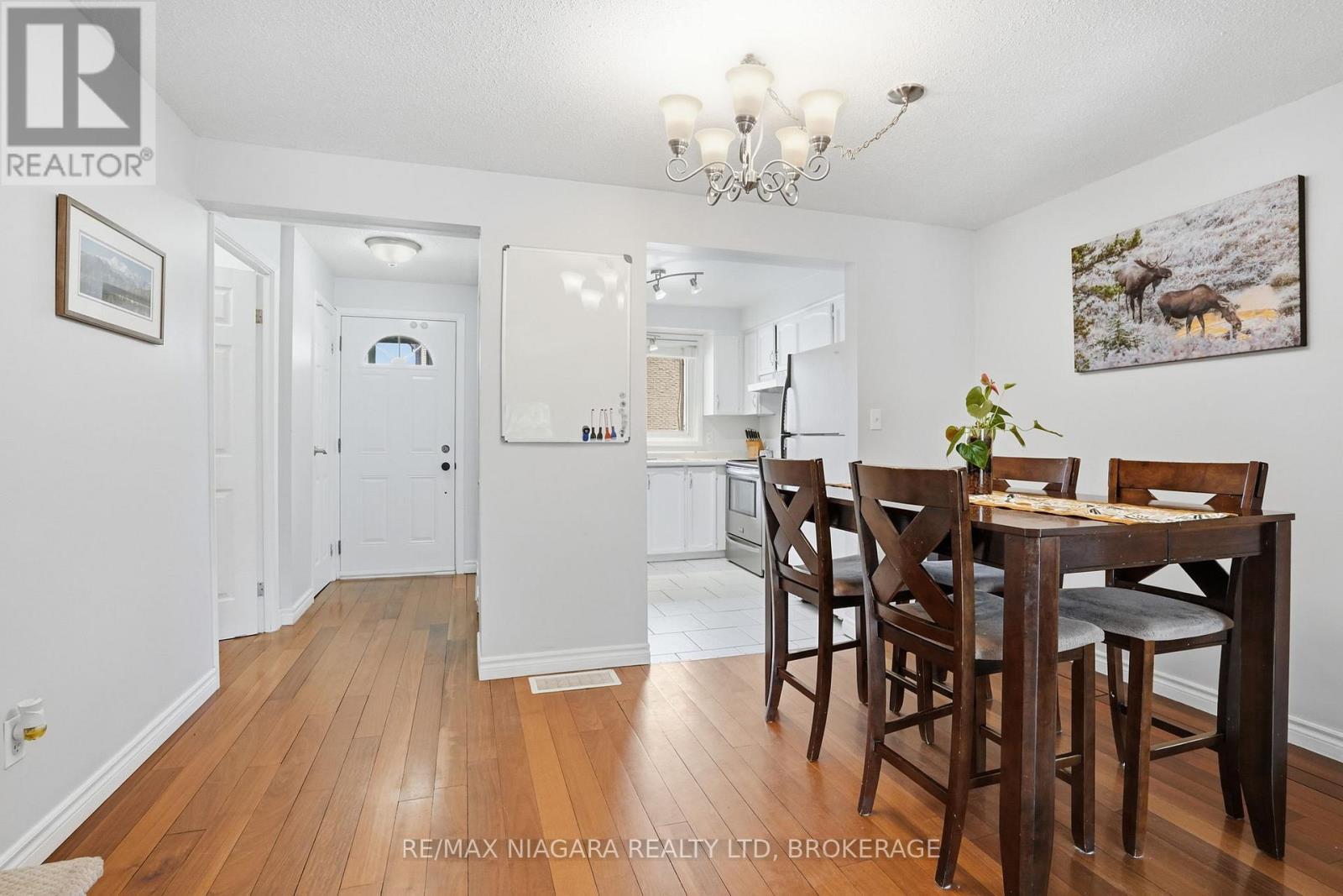 64 - 151 Linwell Road, St. Catharines (Lakeport), ON - Indoor Photo Showing Dining Room