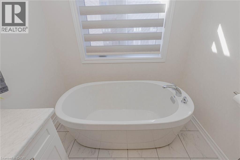 172 Beckview Drive, Kitchener, ON - Indoor Photo Showing Bathroom