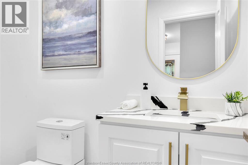 10540 Halstead, Windsor, ON - Indoor Photo Showing Bathroom