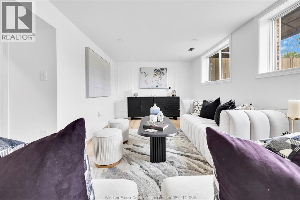 10540 Halstead, Windsor, ON - Indoor