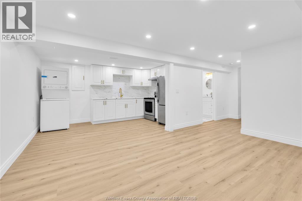 10540 Halstead, Windsor, ON - Indoor Photo Showing Kitchen