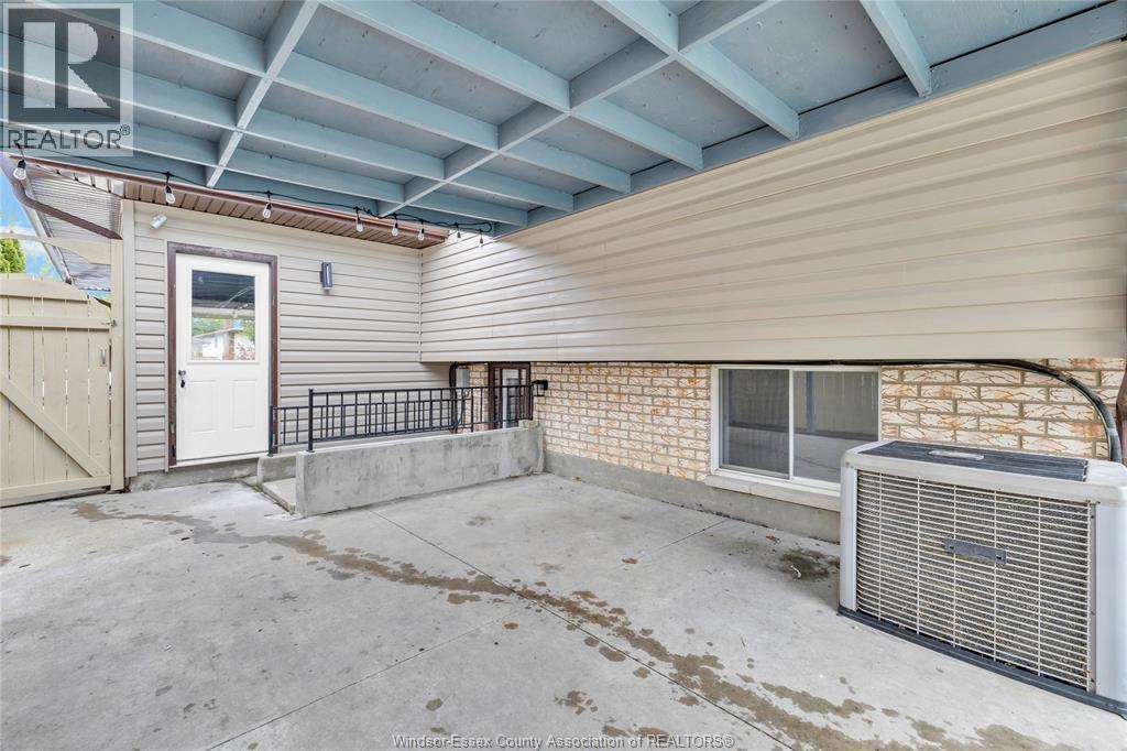10540 Halstead, Windsor, ON - Outdoor With Exterior