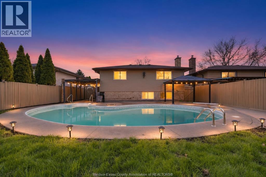 10540 Halstead, Windsor, ON - Outdoor With In Ground Pool