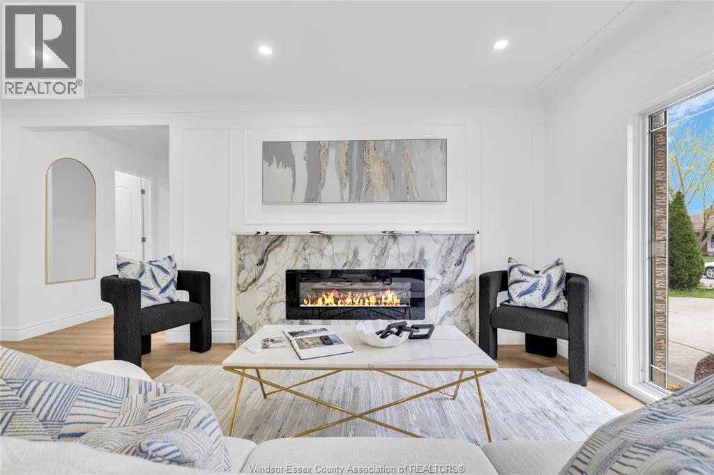 10540 Halstead, Windsor, ON - Indoor Photo Showing Living Room With Fireplace