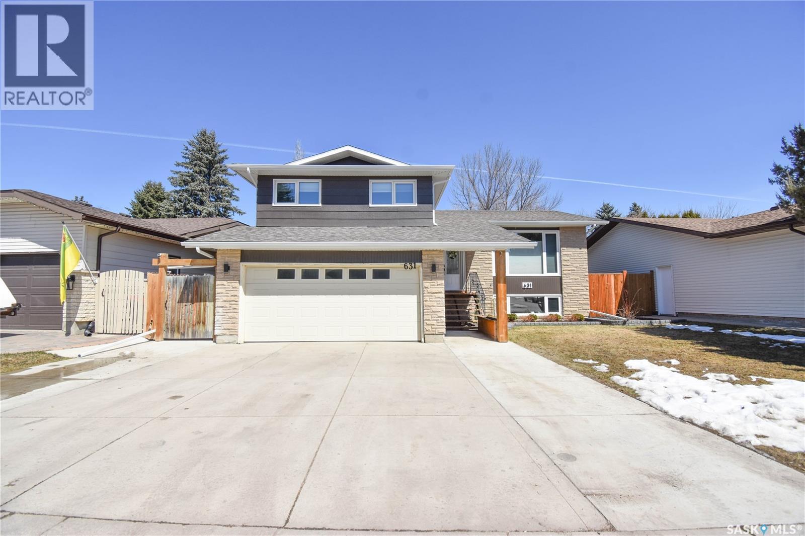 631 Delaronde Crescent, Saskatoon, SK - Outdoor With Facade