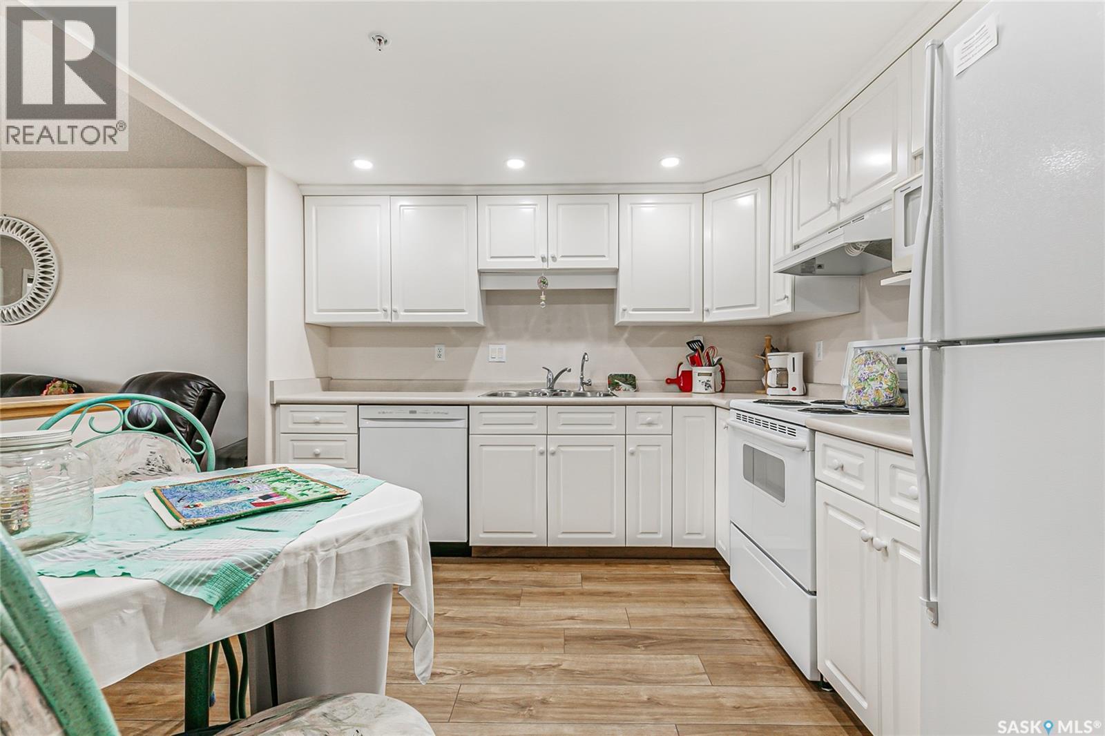 329 2530 25Th Avenue, Regina, SK - Indoor Photo Showing Kitchen