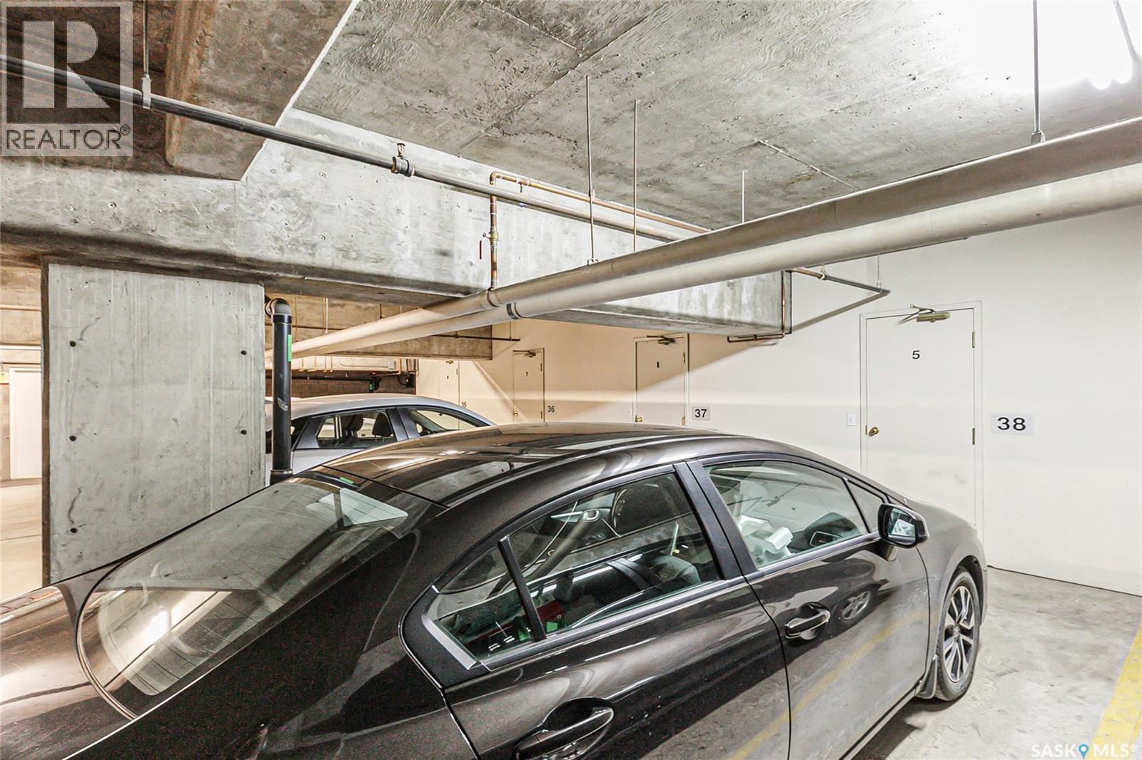 329 2530 25Th Avenue, Regina, SK - Indoor Photo Showing Garage