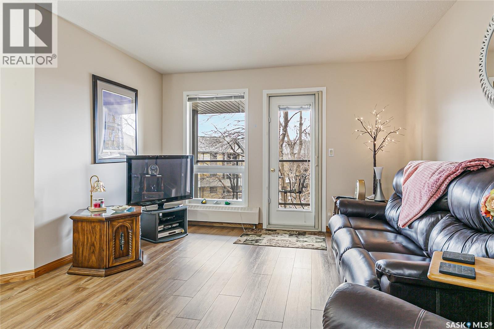 329 2530 25Th Avenue, Regina, SK - Indoor Photo Showing Living Room