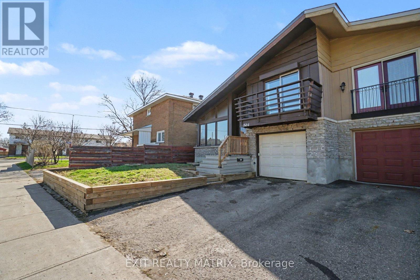 1864 Lenester Avenue, Ottawa, ON - Outdoor