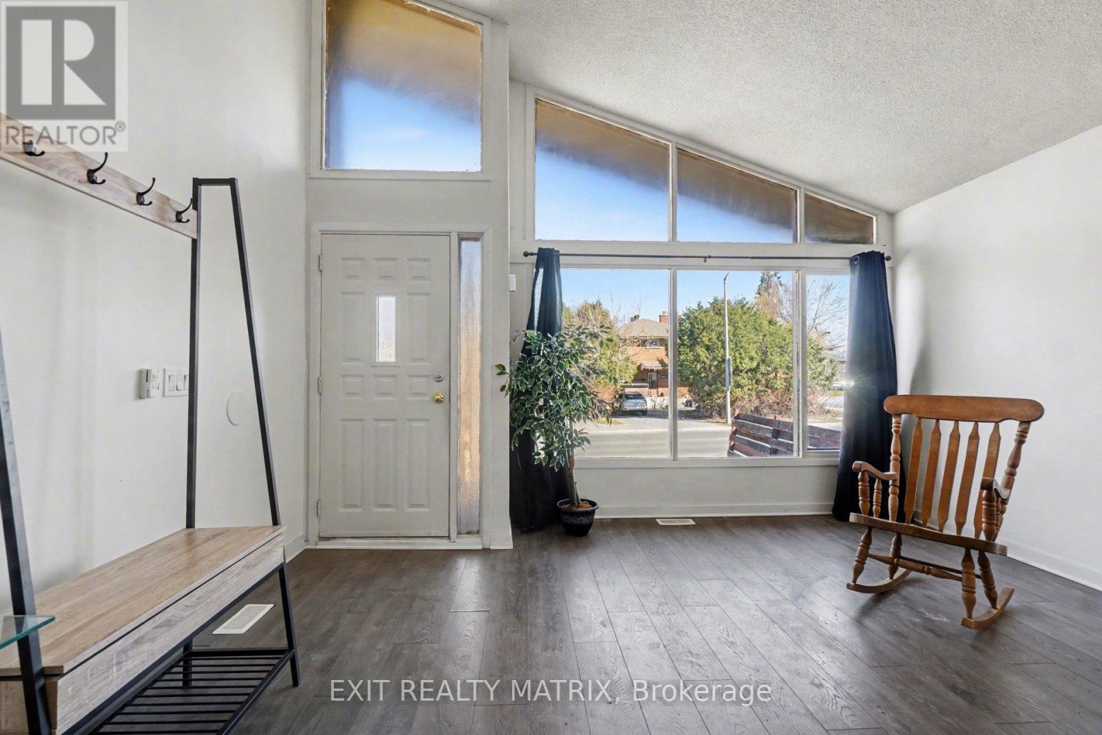 1864 Lenester Avenue, Ottawa, ON - Indoor Photo Showing Other Room