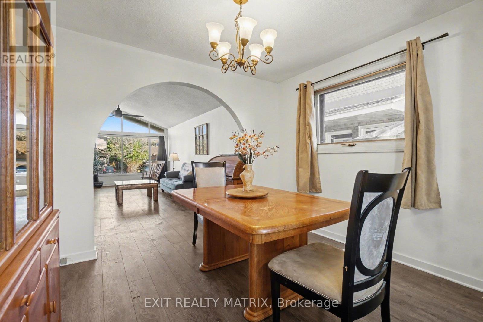 1864 Lenester Avenue, Ottawa, ON - Indoor Photo Showing Dining Room