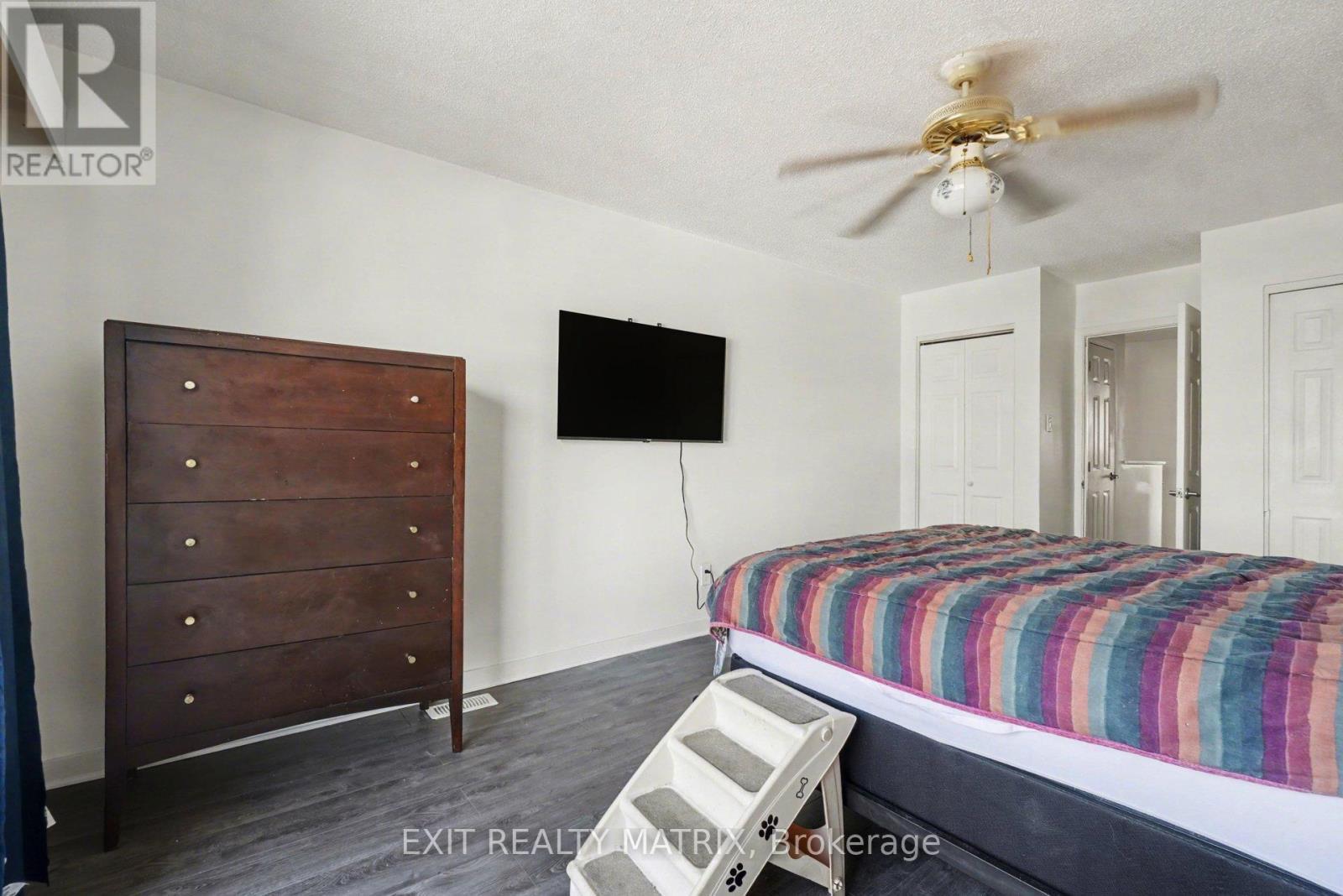 1864 Lenester Avenue, Ottawa, ON - Indoor Photo Showing Bedroom