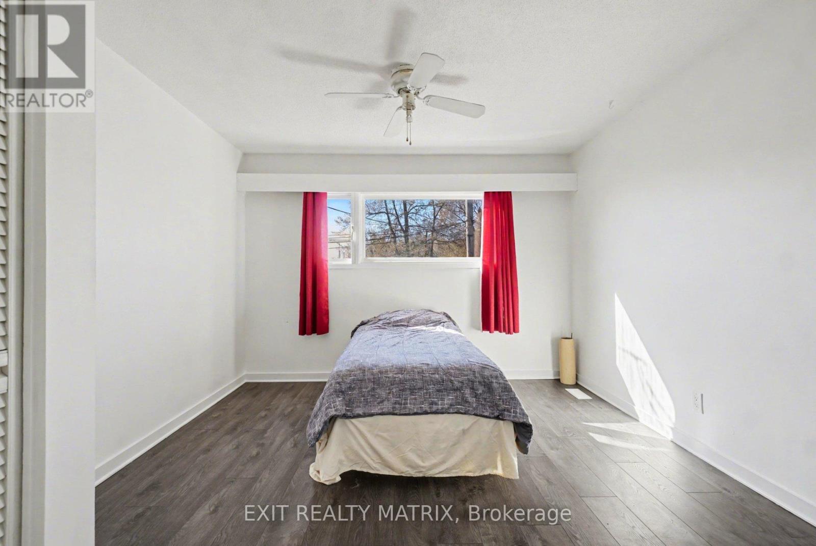 1864 Lenester Avenue, Ottawa, ON - Indoor Photo Showing Bedroom