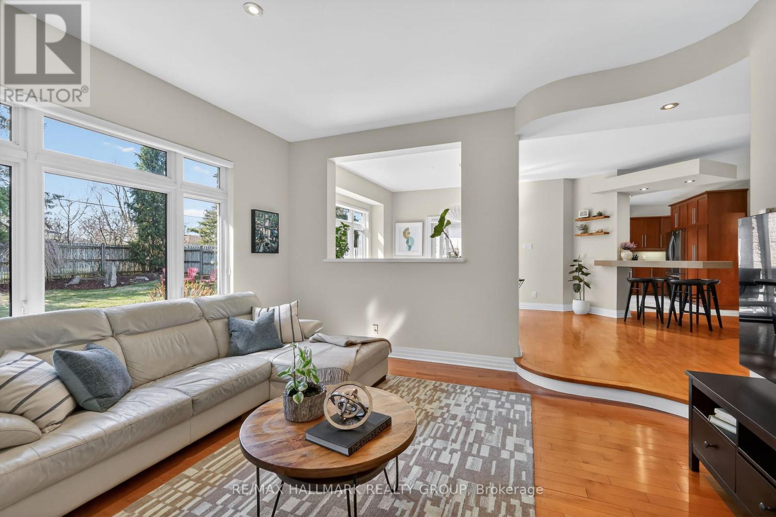 1934 Lenester Avenue, Ottawa, ON - Indoor Photo Showing Living Room