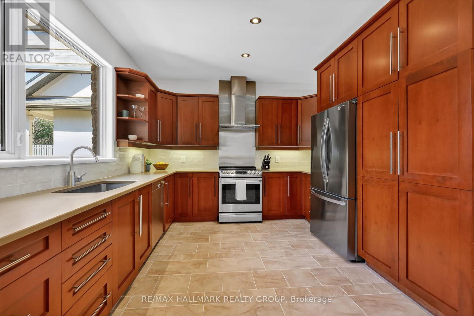 1934 Lenester Avenue, Ottawa, ON - Indoor Photo Showing Kitchen