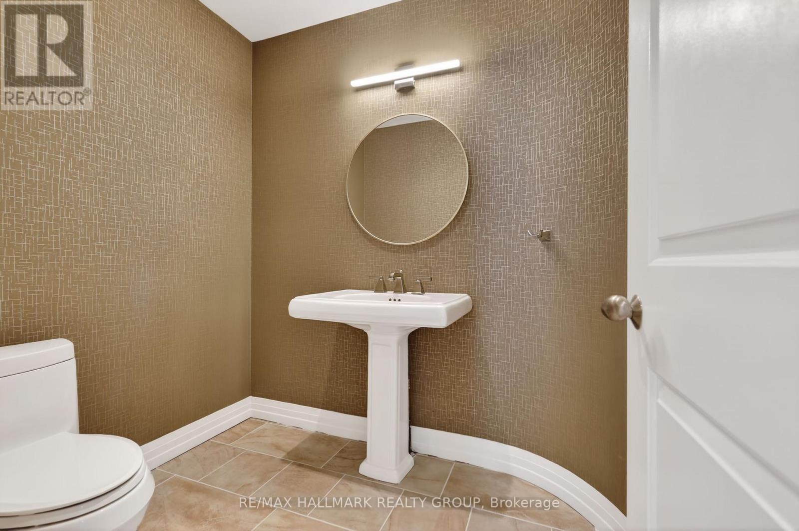 1934 Lenester Avenue, Ottawa, ON - Indoor Photo Showing Bathroom