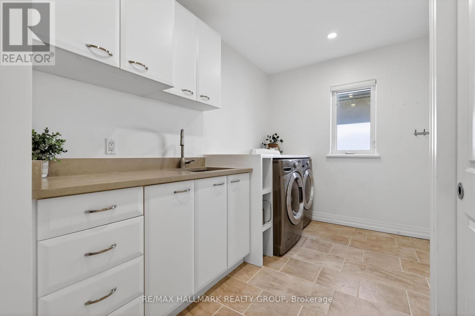 1934 Lenester Avenue, Ottawa, ON - Indoor Photo Showing Laundry Room