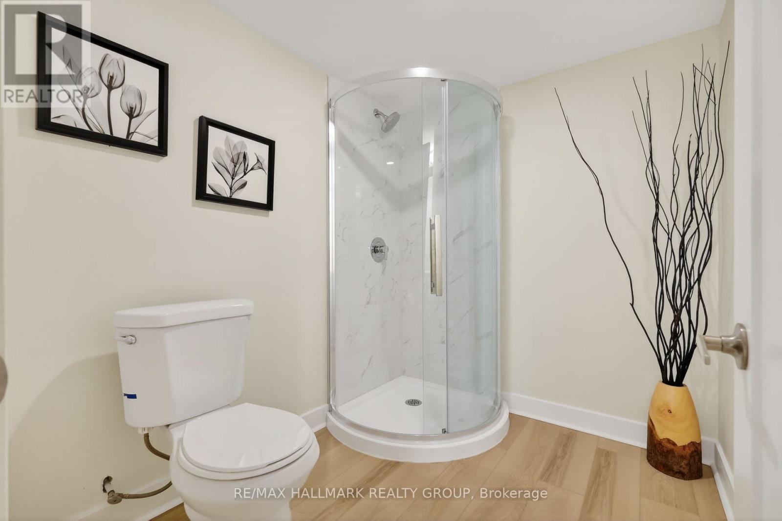 1934 Lenester Avenue, Ottawa, ON - Indoor Photo Showing Bathroom