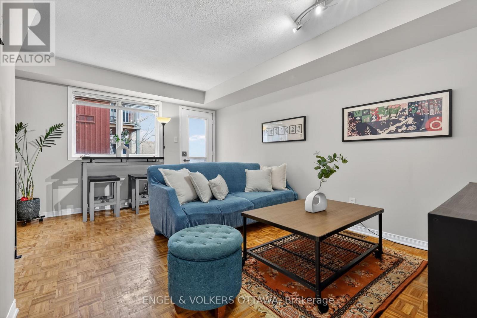 272 King Edward Avenue, Ottawa, ON - Indoor Photo Showing Living Room