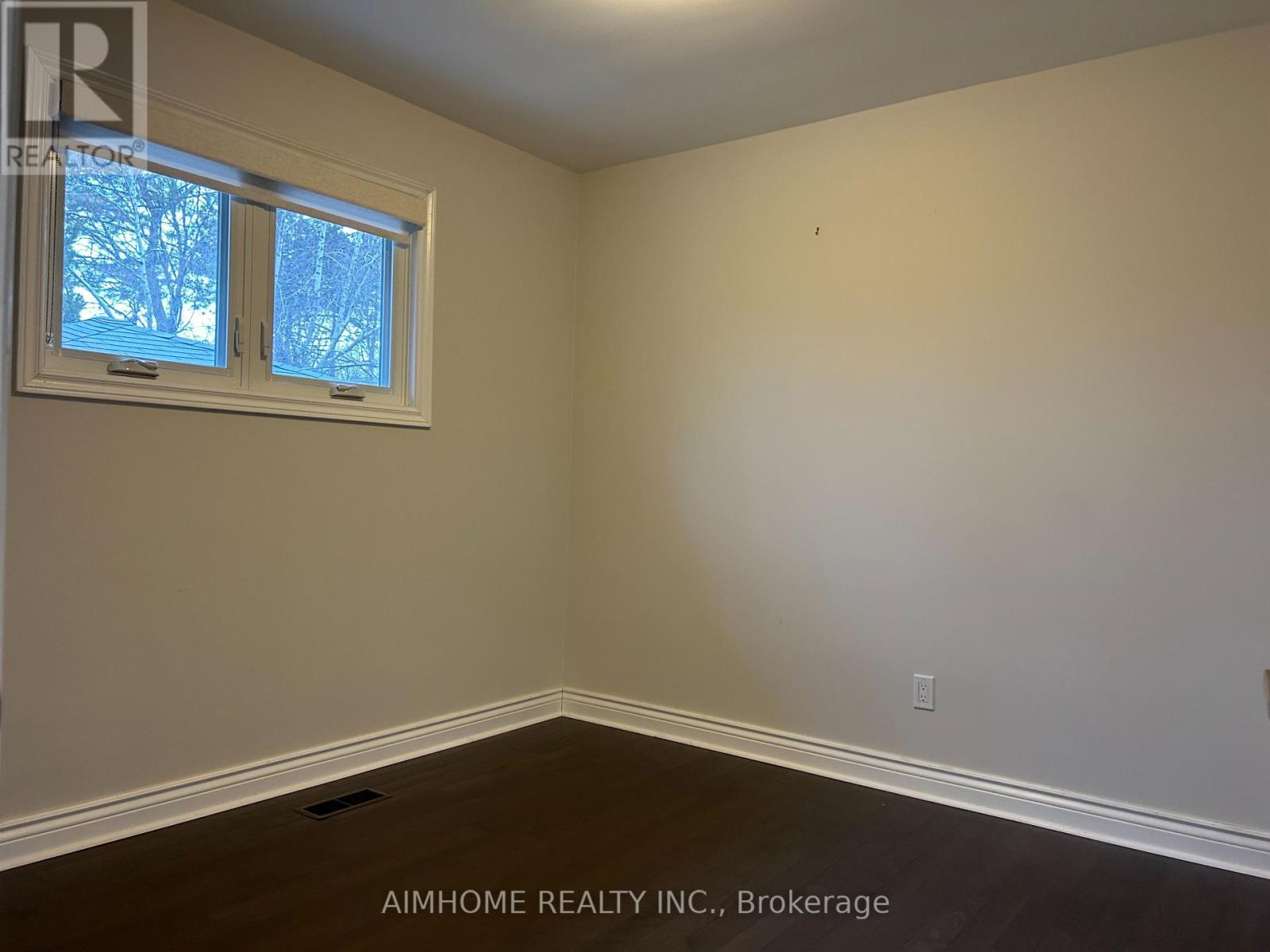 2415 Edith Avenue, Burlington, ON - Indoor Photo Showing Other Room
