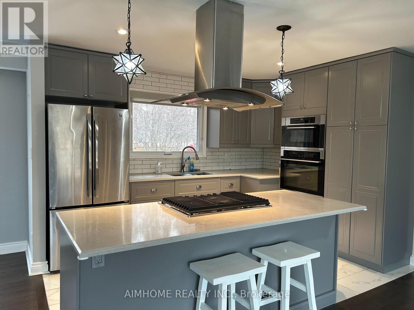 2415 Edith Avenue, Burlington, ON - Indoor Photo Showing Kitchen With Upgraded Kitchen