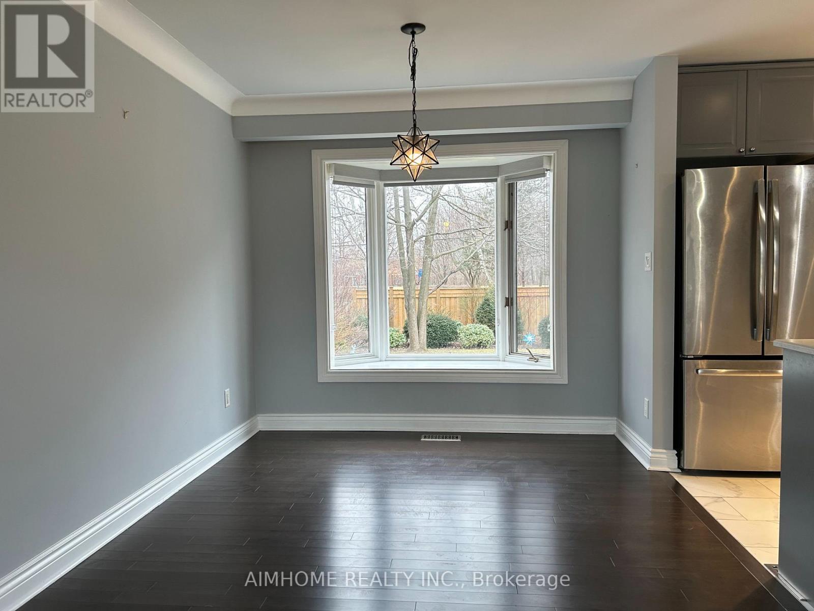 2415 Edith Avenue, Burlington, ON - Indoor