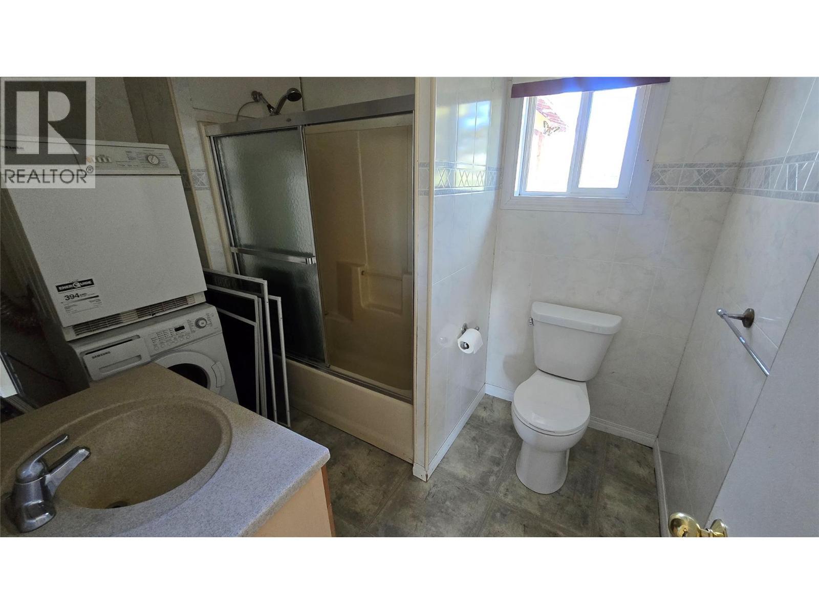 8185 Stuckey Road, Dawson Creek, BC - Indoor