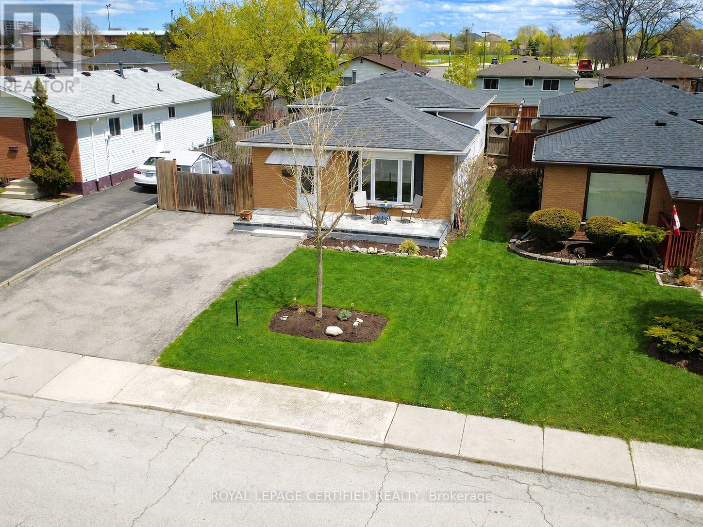 27 Lambert Street, Hamilton, ON - Outdoor