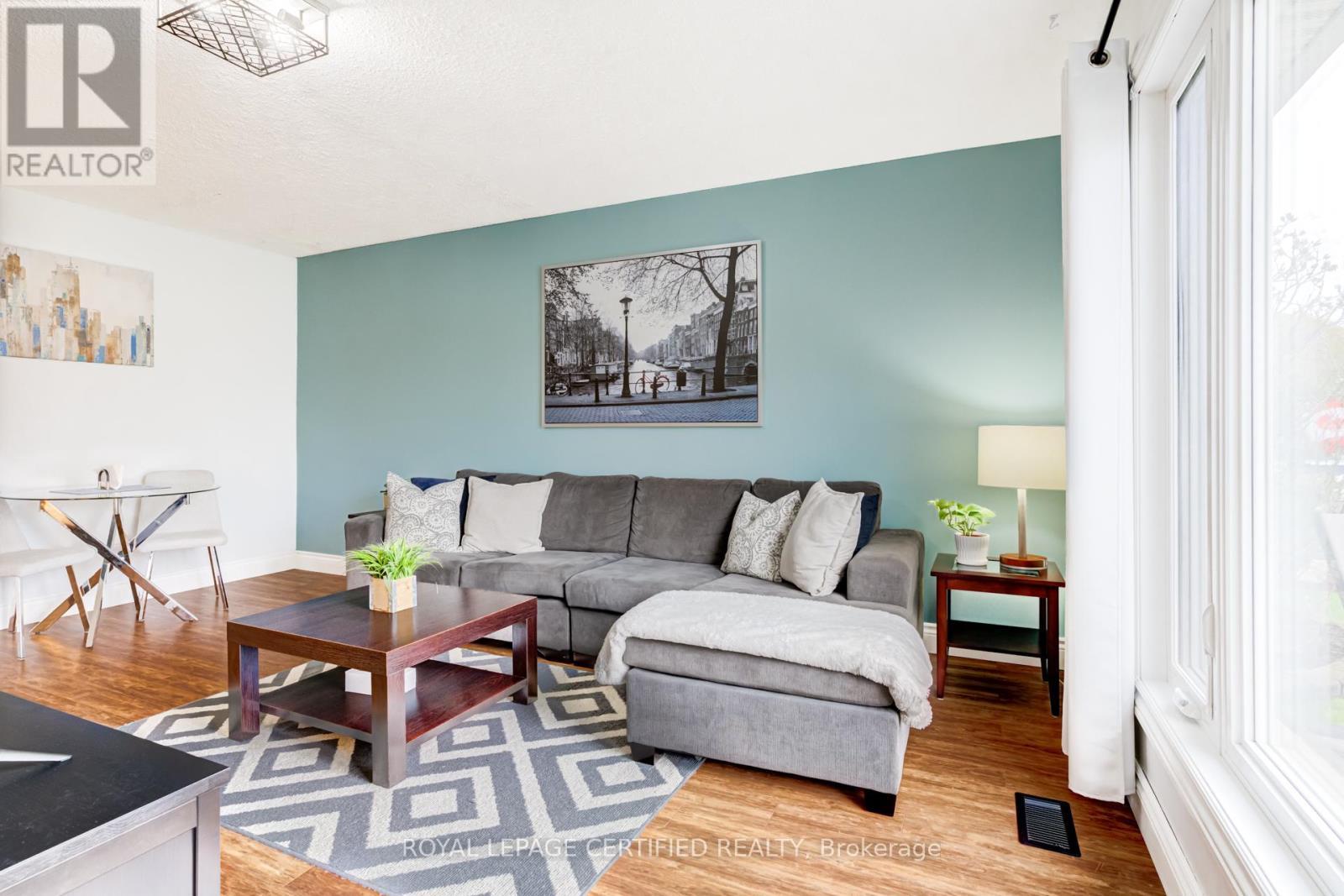 27 Lambert Street, Hamilton, ON - Indoor Photo Showing Living Room