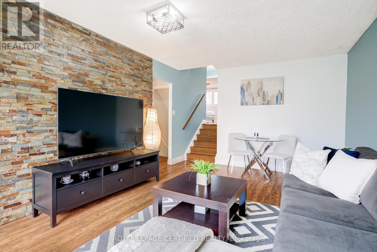 27 Lambert Street, Hamilton, ON - Indoor Photo Showing Living Room