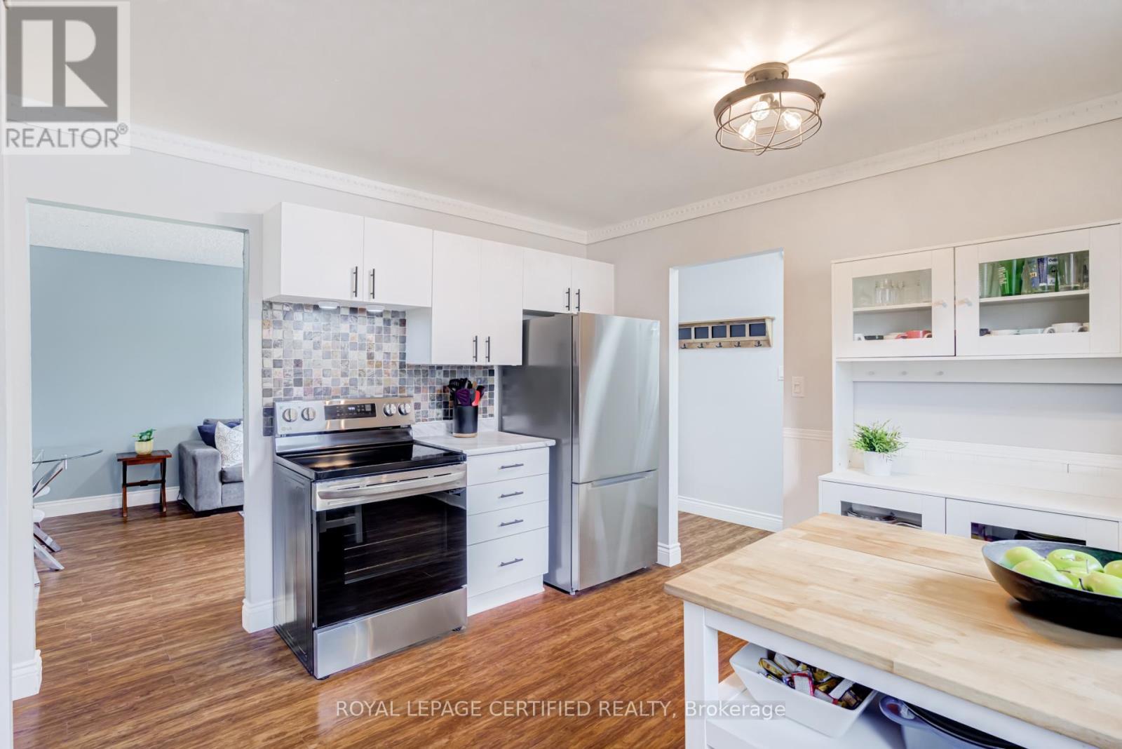 27 Lambert Street, Hamilton, ON - Indoor Photo Showing Kitchen