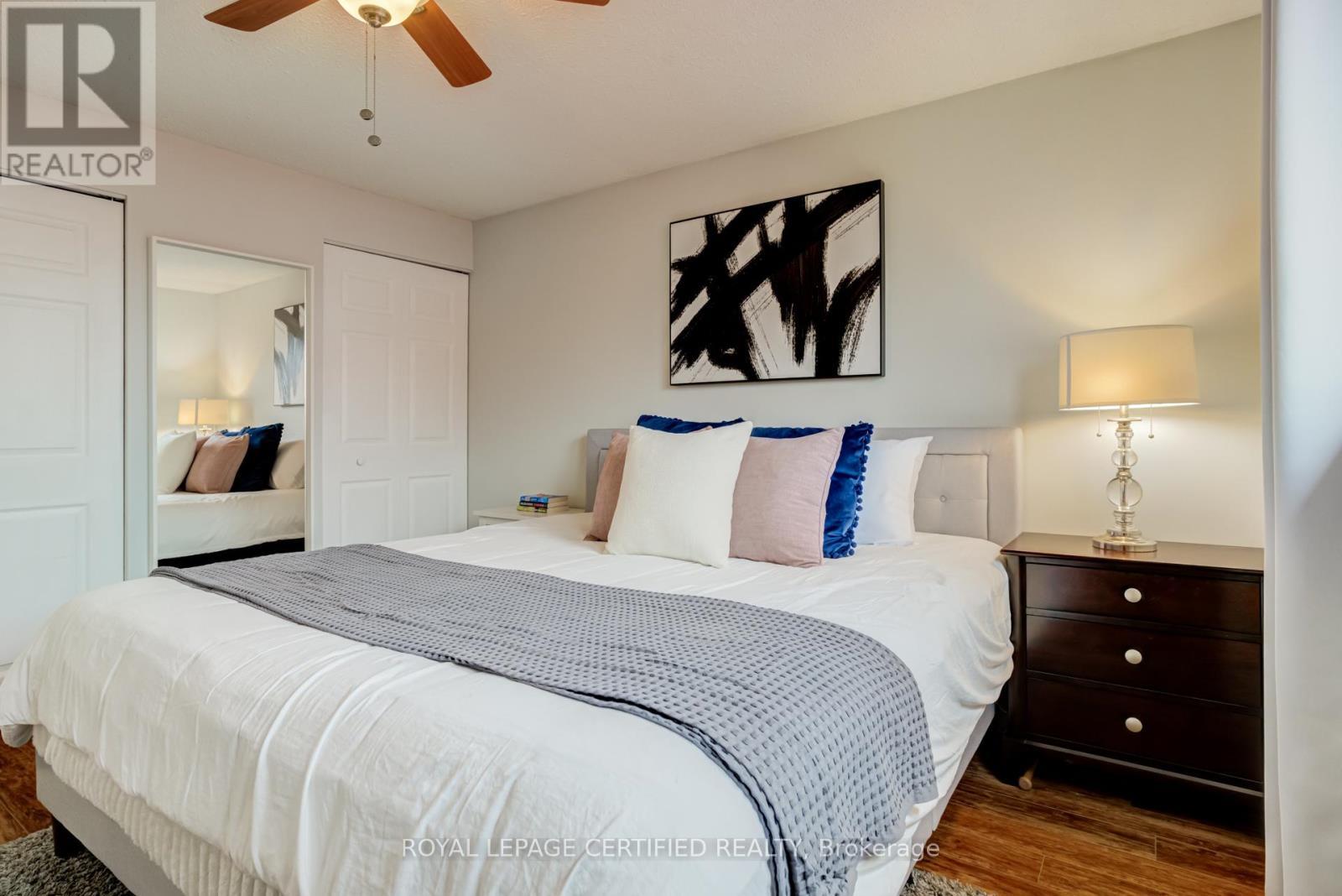 27 Lambert Street, Hamilton, ON - Indoor Photo Showing Bedroom