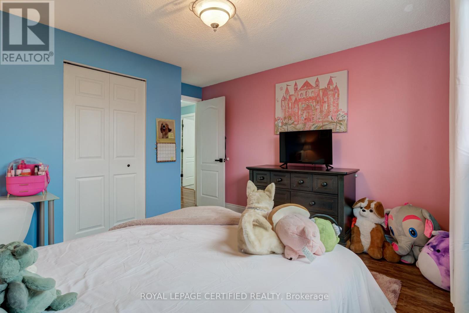 27 Lambert Street, Hamilton, ON - Indoor Photo Showing Bedroom