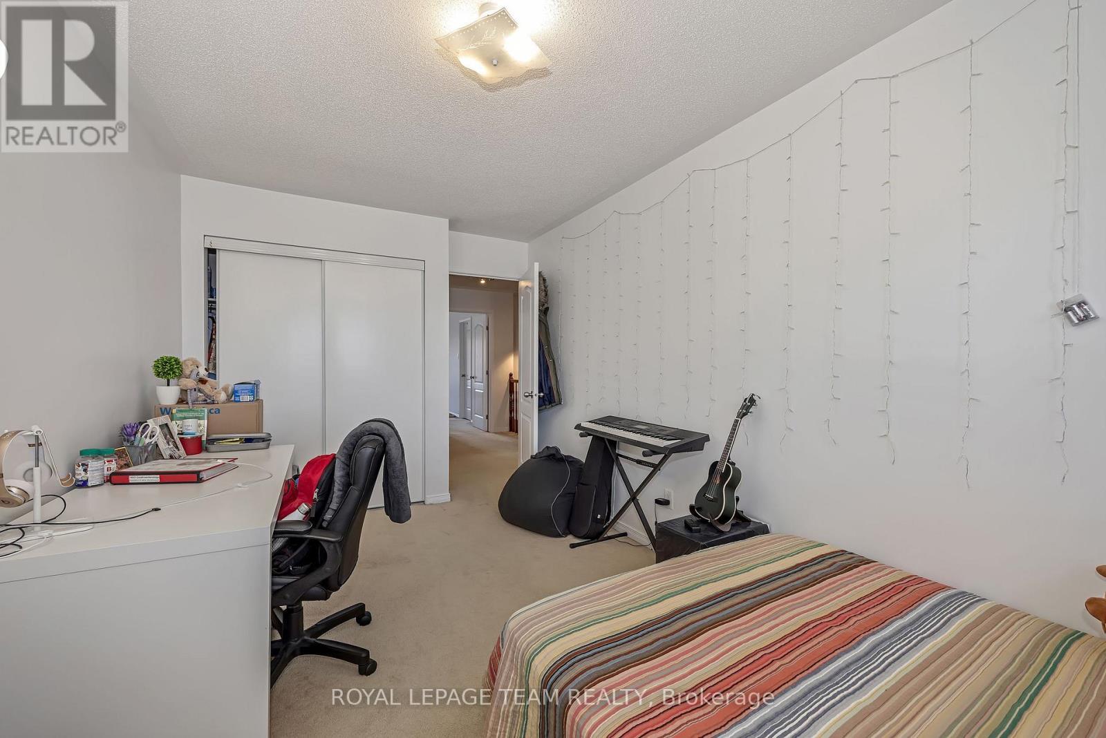 323 Freedom Private, Ottawa, ON - Indoor Photo Showing Bedroom