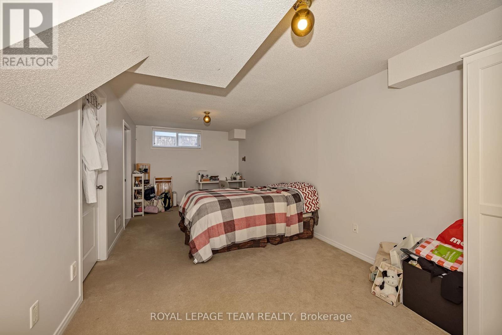 323 Freedom Private, Ottawa, ON - Indoor Photo Showing Bedroom