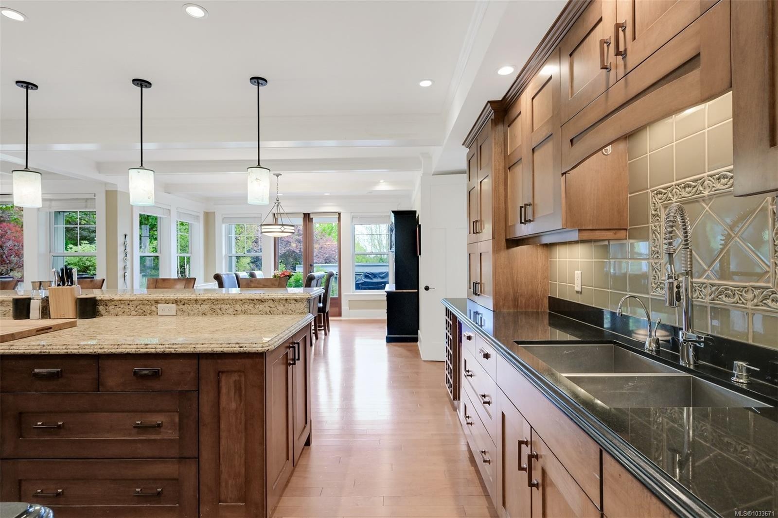 12 Briar Pl, Victoria, BC