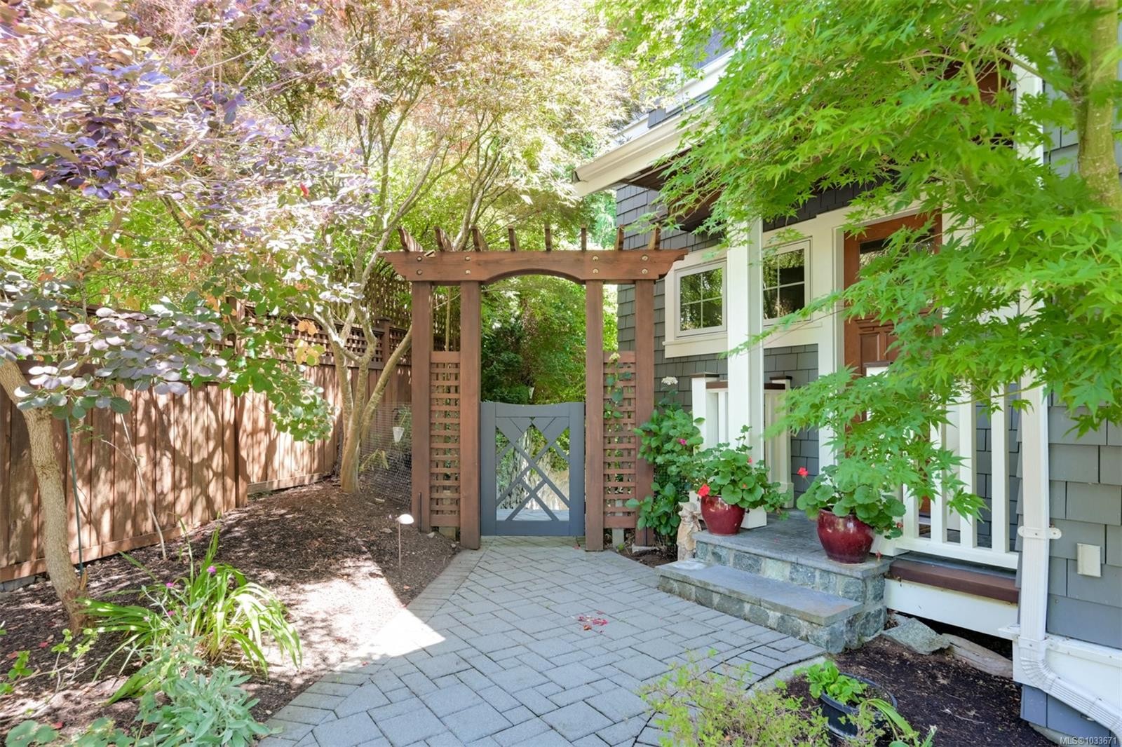 12 Briar Pl, Victoria, BC