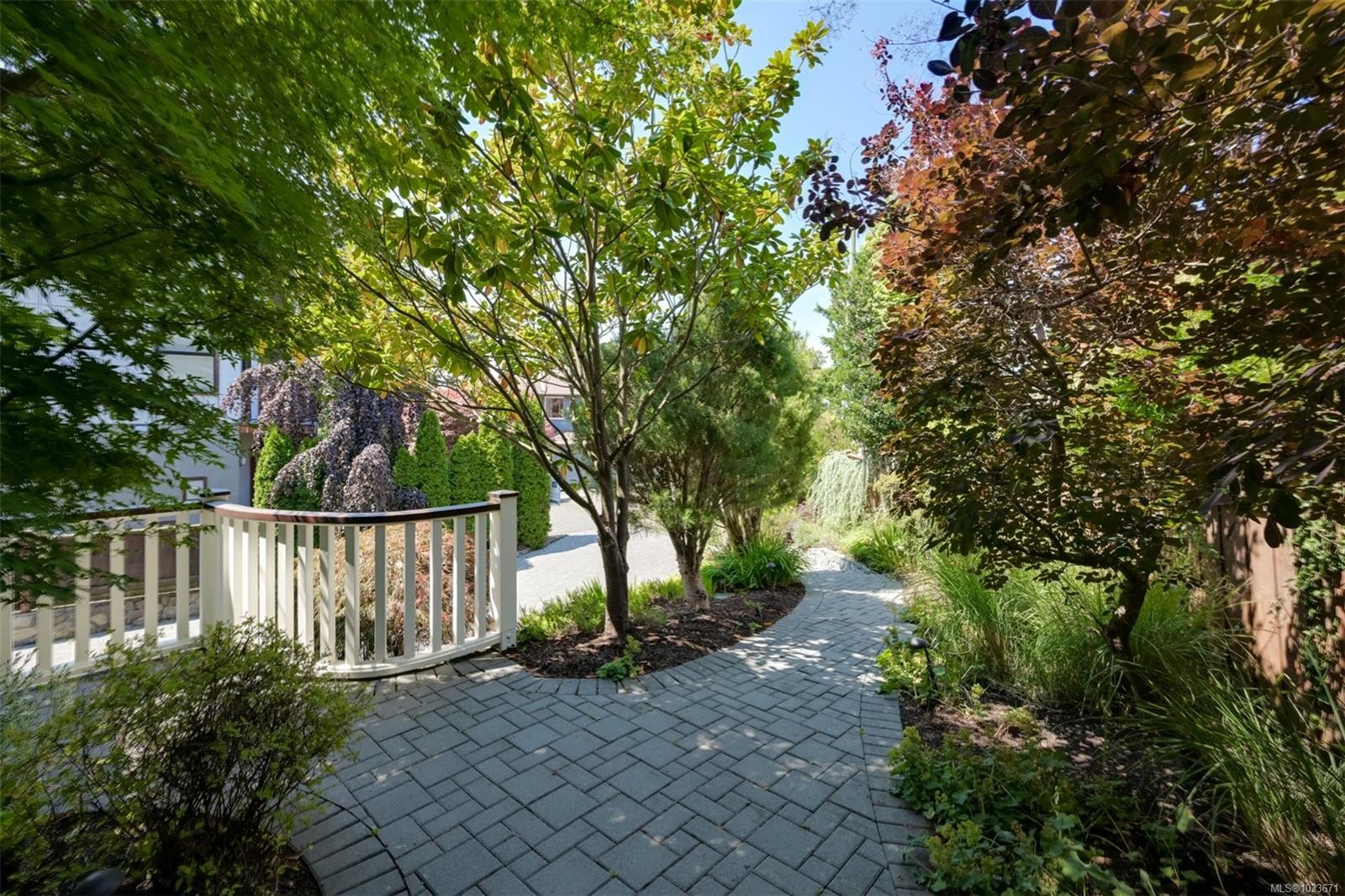 12 Briar Pl, Victoria, BC