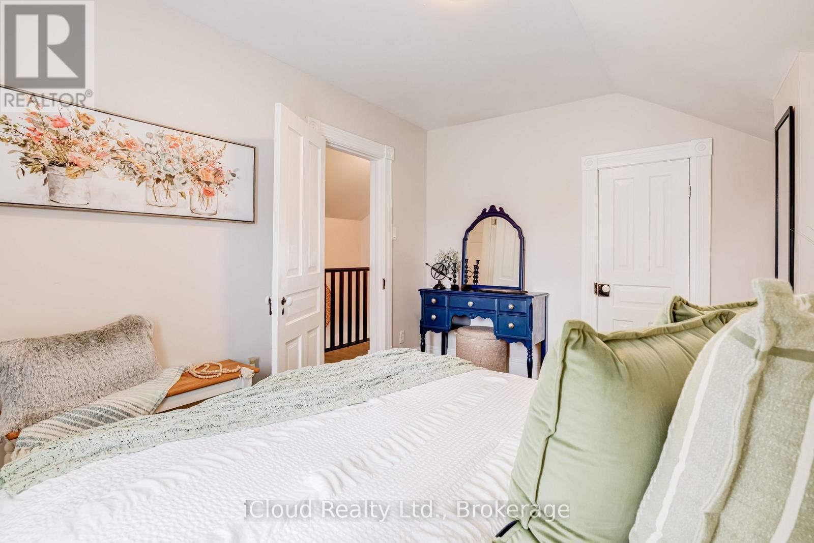 17 Oxford Street, Cambridge, ON - Indoor Photo Showing Bedroom