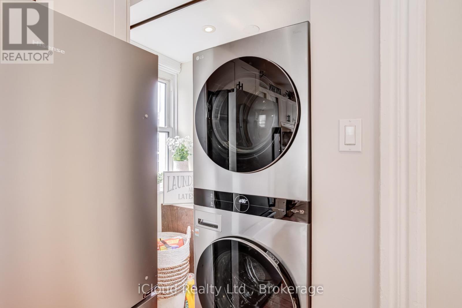 17 Oxford Street, Cambridge, ON - Indoor Photo Showing Laundry Room